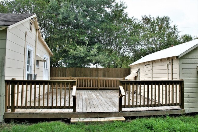 Photo - 6622 Church St