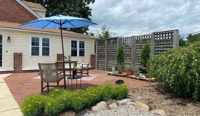 Building Photo - 4 bedroom 2 bath house in Blacksburg VA