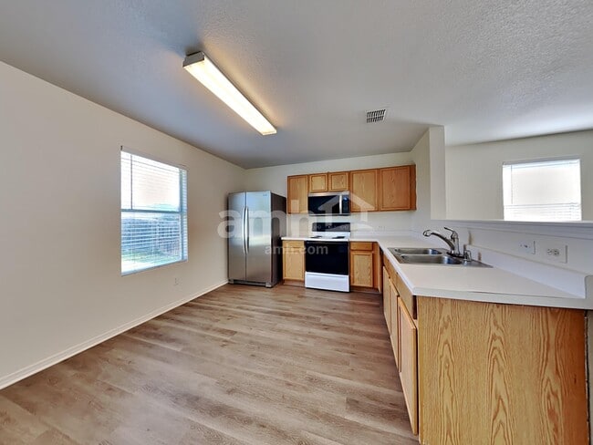 Photo - 812 Poncho Ln