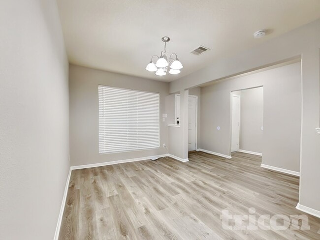 Photo - 3347 Apple Dale Dr