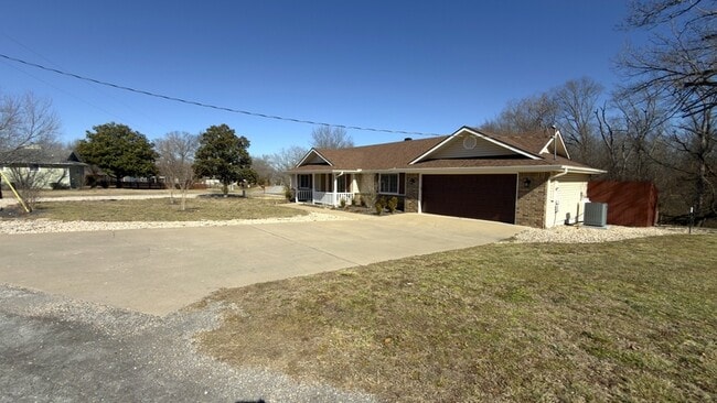 Photo - 36 Kirkcaldy Dr