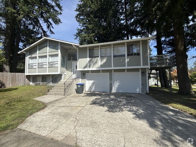 Building Photo - 2208 NE Ridgewood Dr Rental