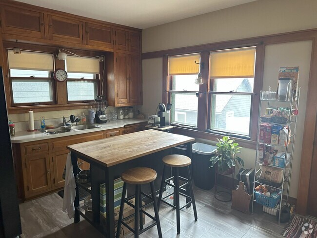 Building Photo - 2571-2573 S. Howell Ave Unit 2571 S Howell Ave Rental