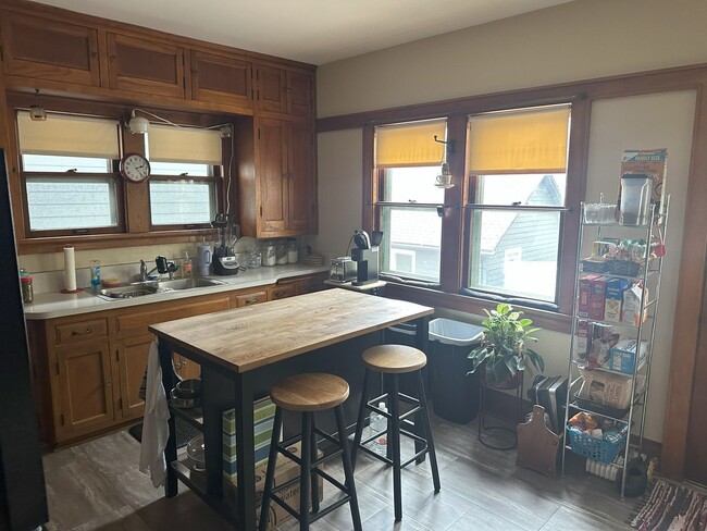2571-2573 S. Howell Ave - 2571-2573 S. Howell Ave Apartment Unit 2571 S Howell Ave