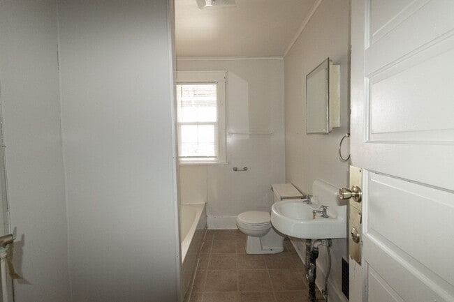 Photo - 1107-1109 E Walnut Unit Apt B