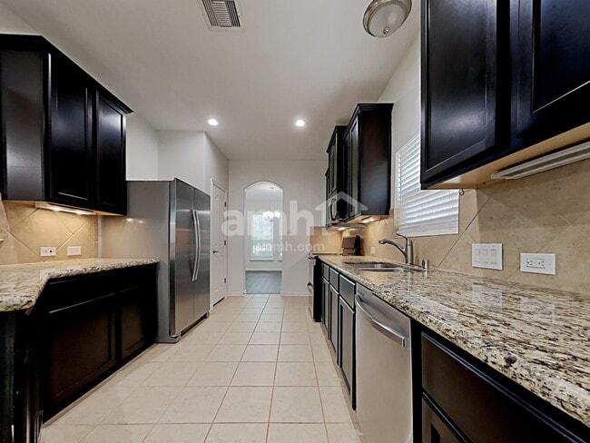 Photo - 2213 Oak Cir Dr N