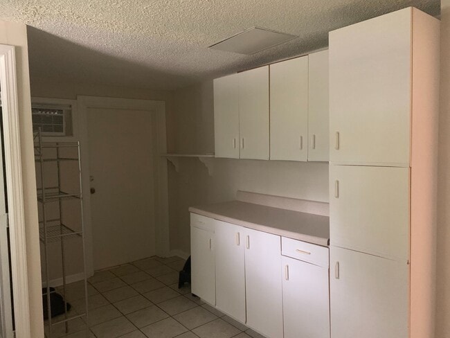 Photo - AVAILABLE NOW! 3 Bedrooms/1 1/2 Bath with ...