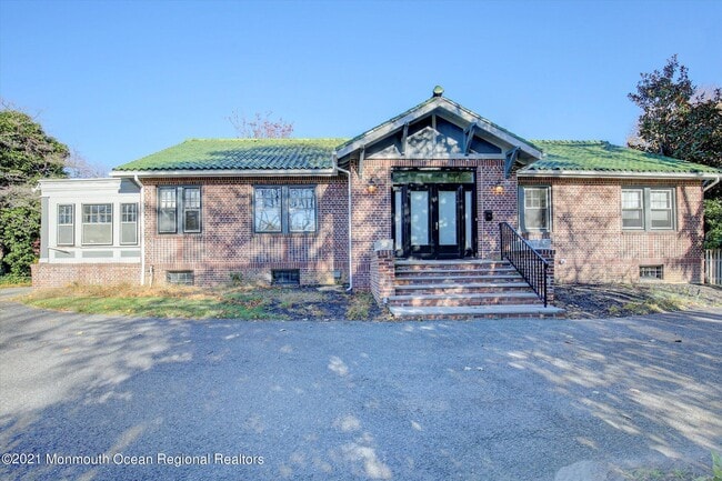 Photo - 589 Westwood Ave