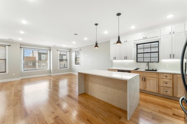 Photo - 230 Griffith St