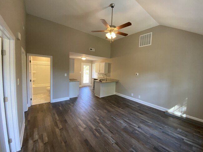 Photo - 211 CAVE ST , Charming 2 Bed, 1 Bath Rent...