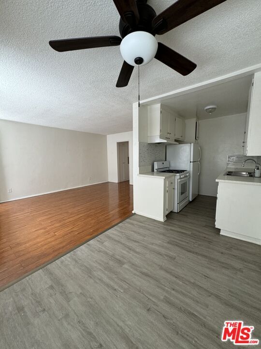 Photo - 5811 Harold Way Unit 2