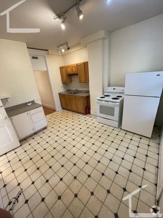 Building Photo - Commonwealth 4 Bed Rental