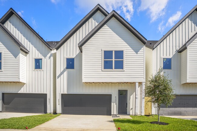 Photo - 4201 Oats St