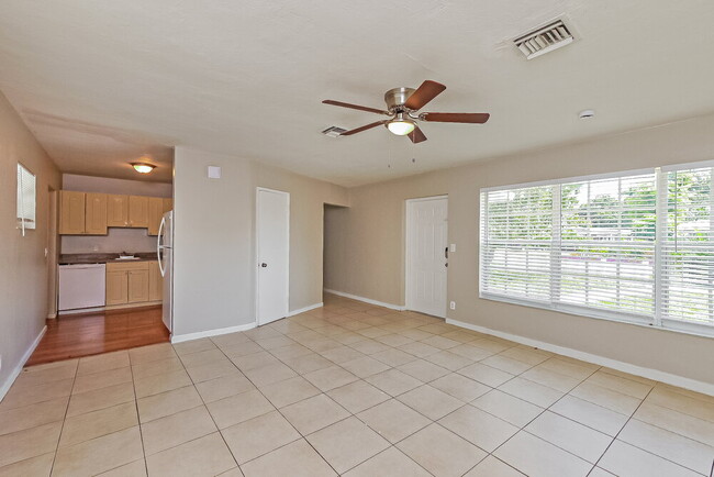 Photo - 1107 NW 15th Ct