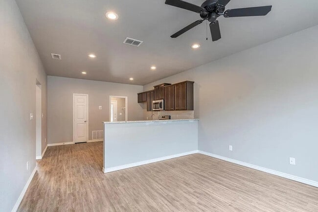 Living area - 523 North St