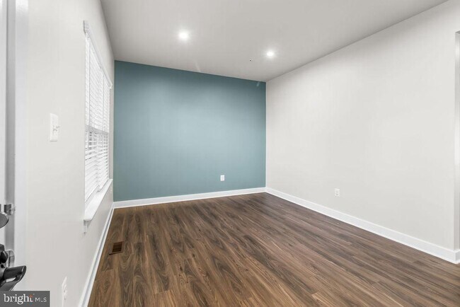 Photo - 2305 Wadlow Ln