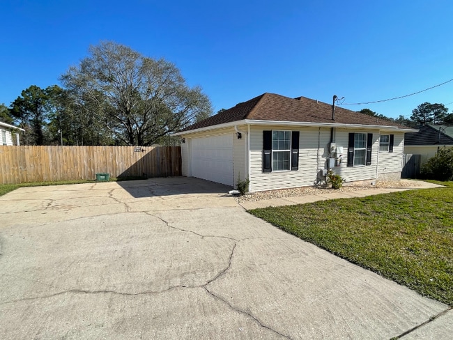 Photo - 447 Apple Dr