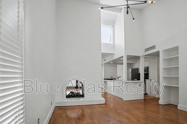 Photo - 5938 Sandhurst Ln Unit 205
