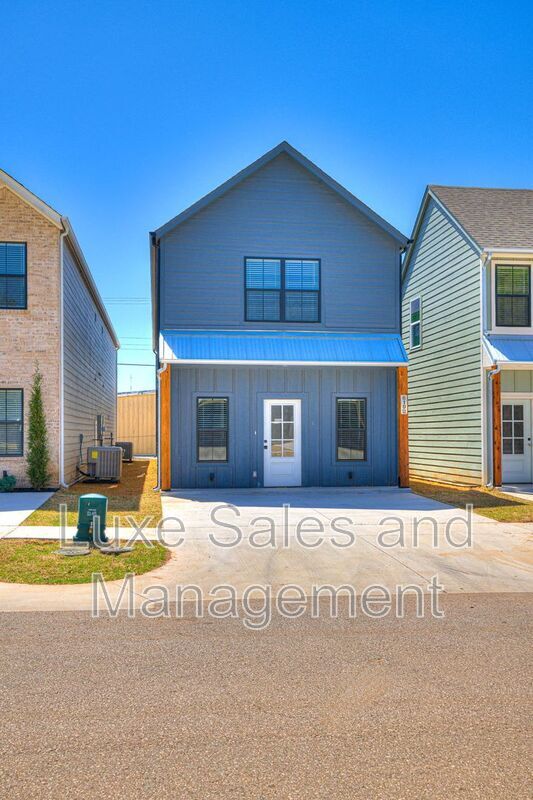 Photo - 610 W 2nd St