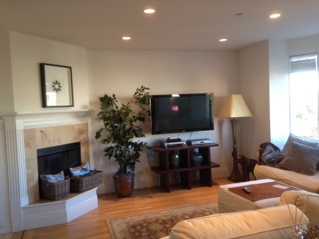 Living Room - 2131 Greenwich St Unit 2131