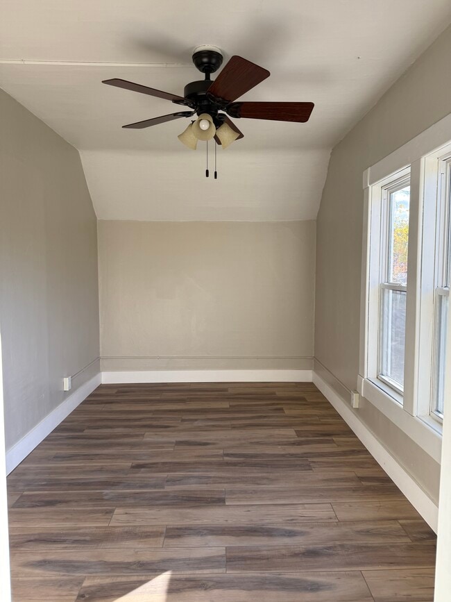 Nicely Sized Bedroom with a walk in closet - 377 Ellis St Unit Upper