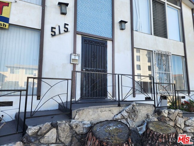 Photo - 515 S Manhattan Pl Unit 1