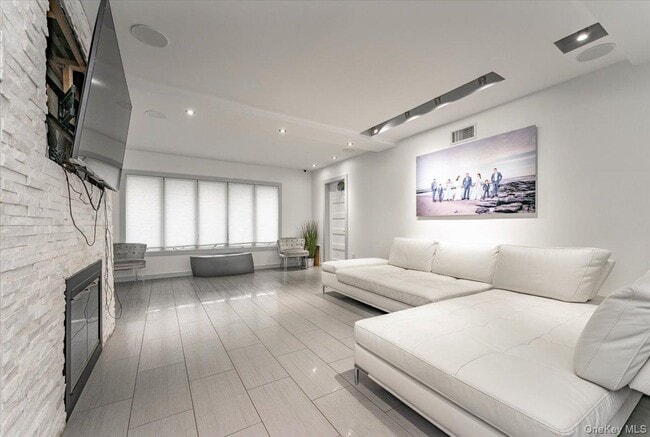 Photo - 536 Oxford Rd