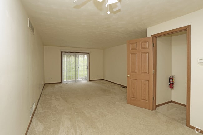 The Seton - Living Room - Cabin Hill Place