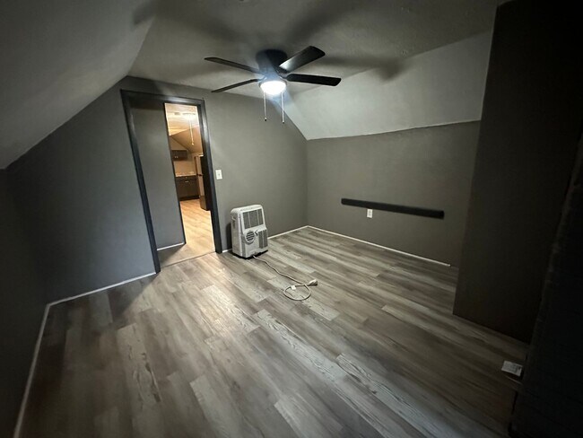 Photo - 1311 E 187th St Unidad 1313 3RD