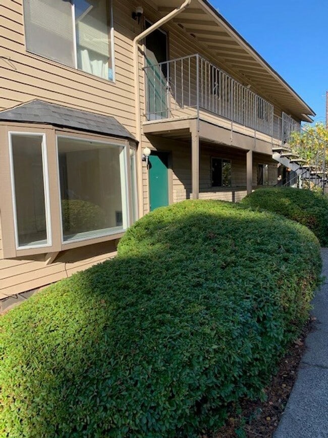 Photo - Village Monroe Apartments