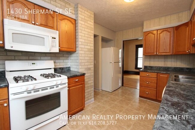Photo - 1430 Sherman St SE