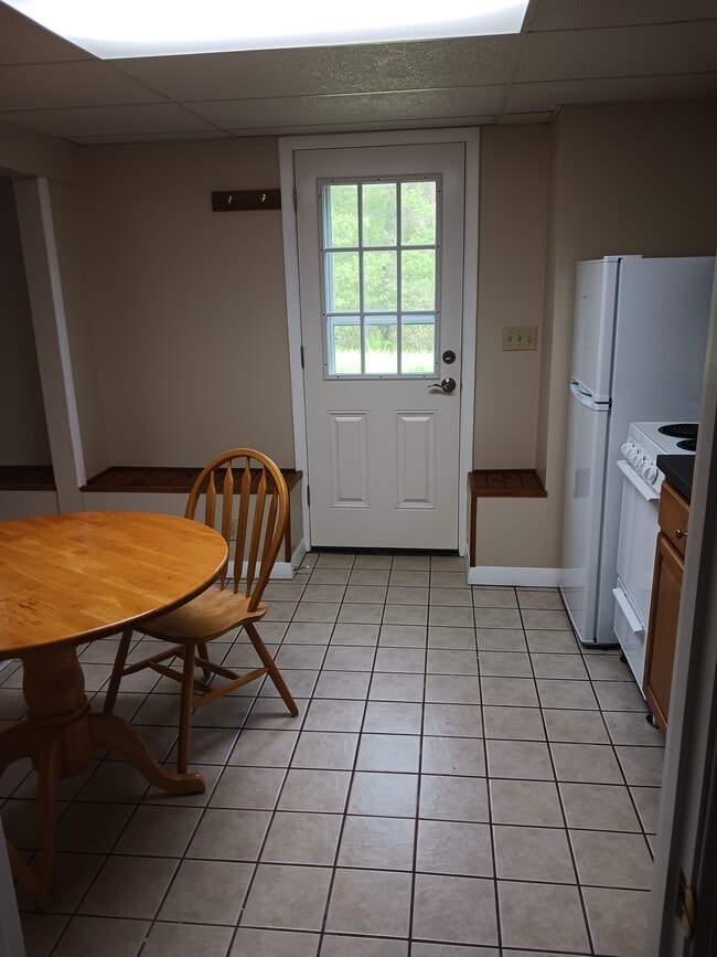 Building Photo - 150 Estelle Dr Unit B