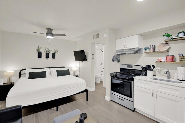 Photo - 4501 Speedway Unit 104