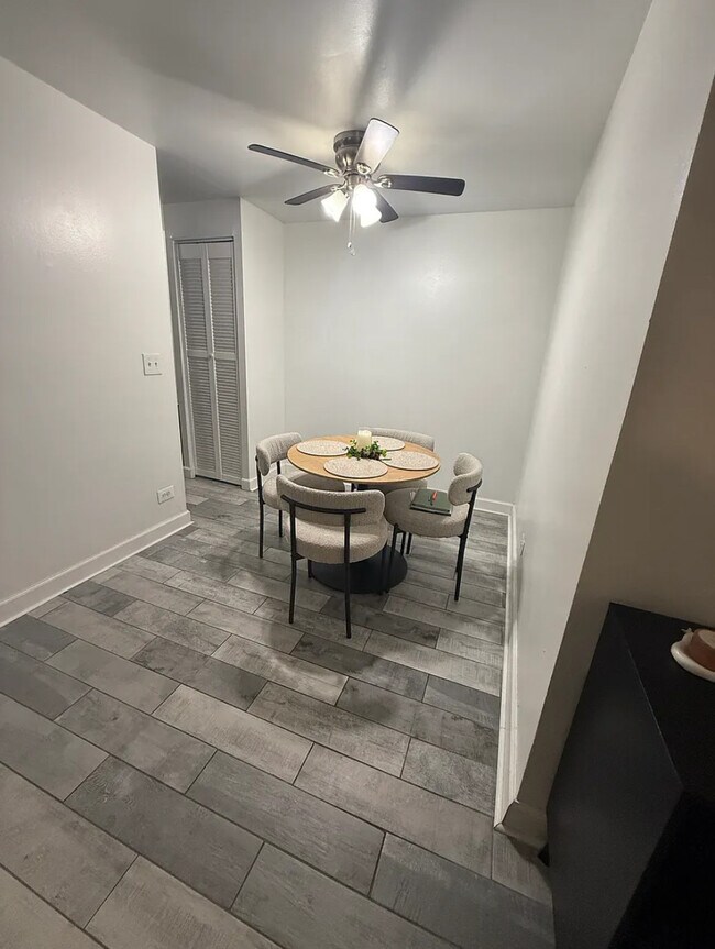 Photo - 3815 N Pine Grove Ave Unit 3825-201