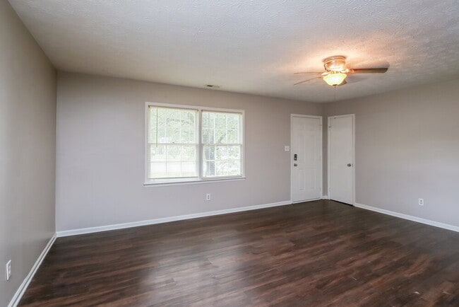 Photo - 925 Virginia Ct SE