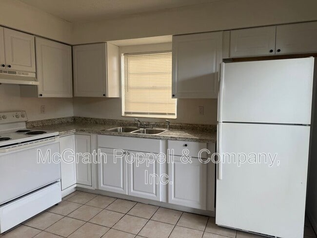Photo - 3828 Lakeshore Dr Unit Apt B
