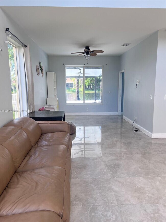 Photo - 18511 NW 14th St