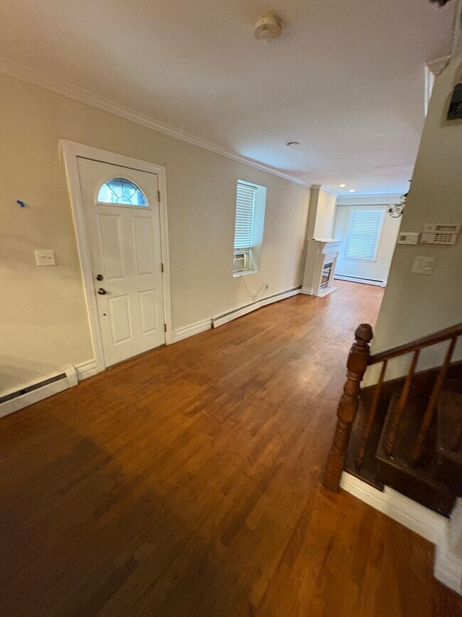 Photo - 32 Warwick St