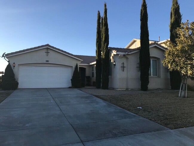 Building Photo - 3 BEDROOM VICTORVILLE HOME IN SPRING VALLE...