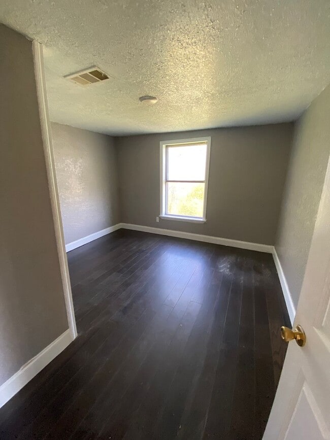 Photo - 3 BEDROOM 1 BATH HOUSE