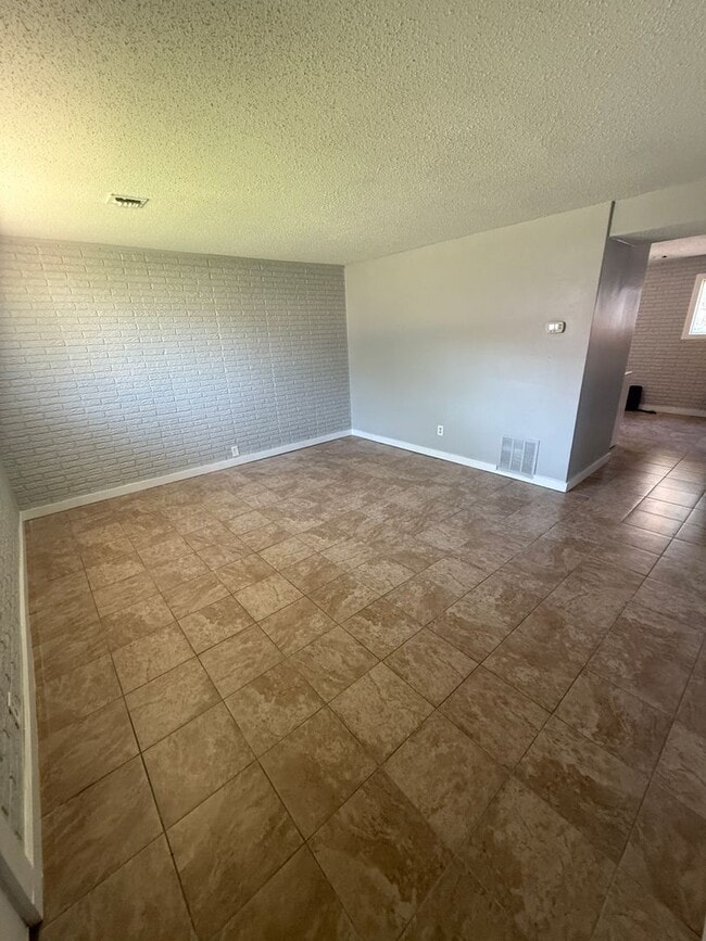 Building Photo - Schell Unit 1 Rental