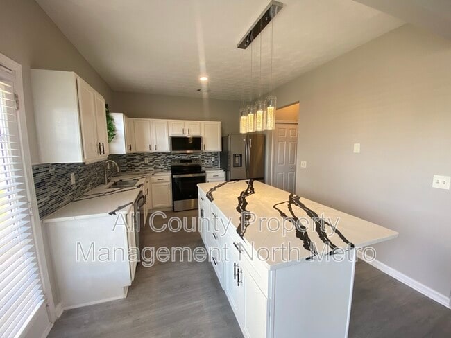 Photo - 542 Marsh Lake Rd SE