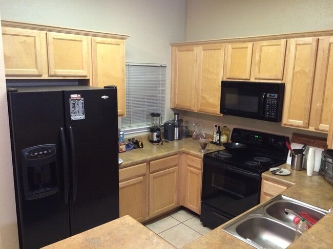 Photo - 2401 Leon St