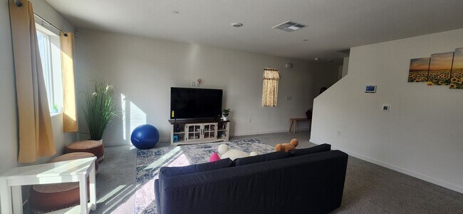 Photo - Beautiful 3 Bedroom 2.5 Bathroom Home in E...