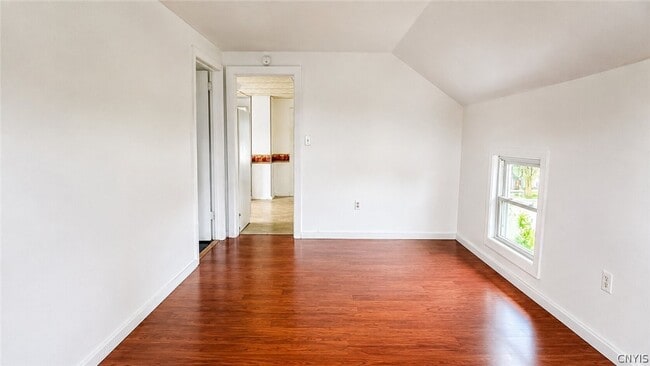 Photo - 709 S James St