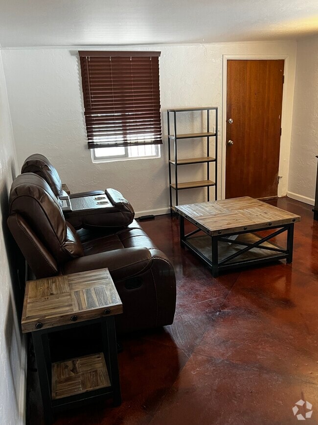 Building Photo - 1512 N Forgeus Ave Unit FULLY FURNISHED house