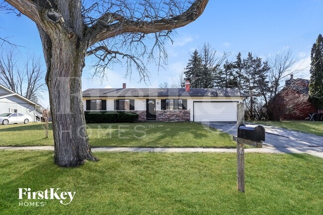 Photo - 915 Camelot Dr