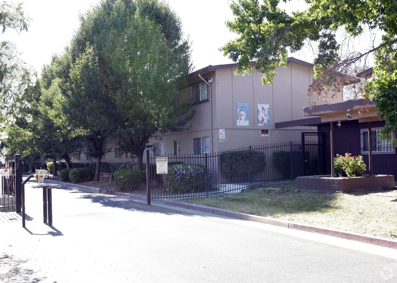 Hunter's Pointe - Hunter's Pointe