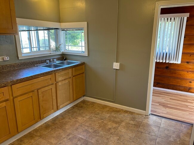 Photo - 1557 D St Unidad Apartment