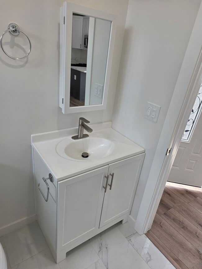 Photo - Leasing Only -1020 Dennis Ave Unidad Leasing Only - 1020 Dennis Ave.